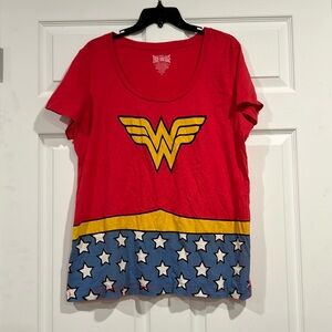 True vintage wonder woman shirt, size 1
